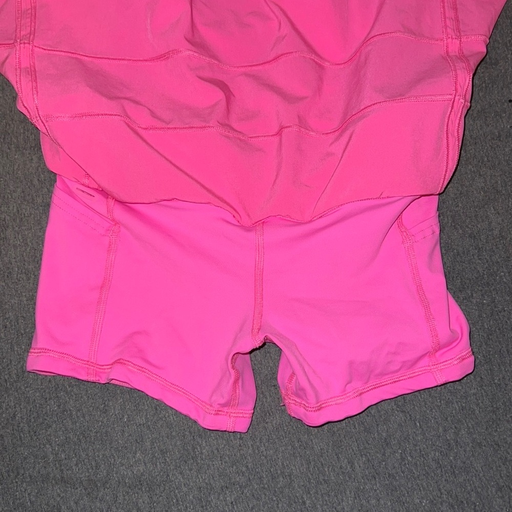 Lulu skirt in “Dark Prism.” Size 2, 15”. Has built in shorts and pockets. RARE. - Picture 3 of 3